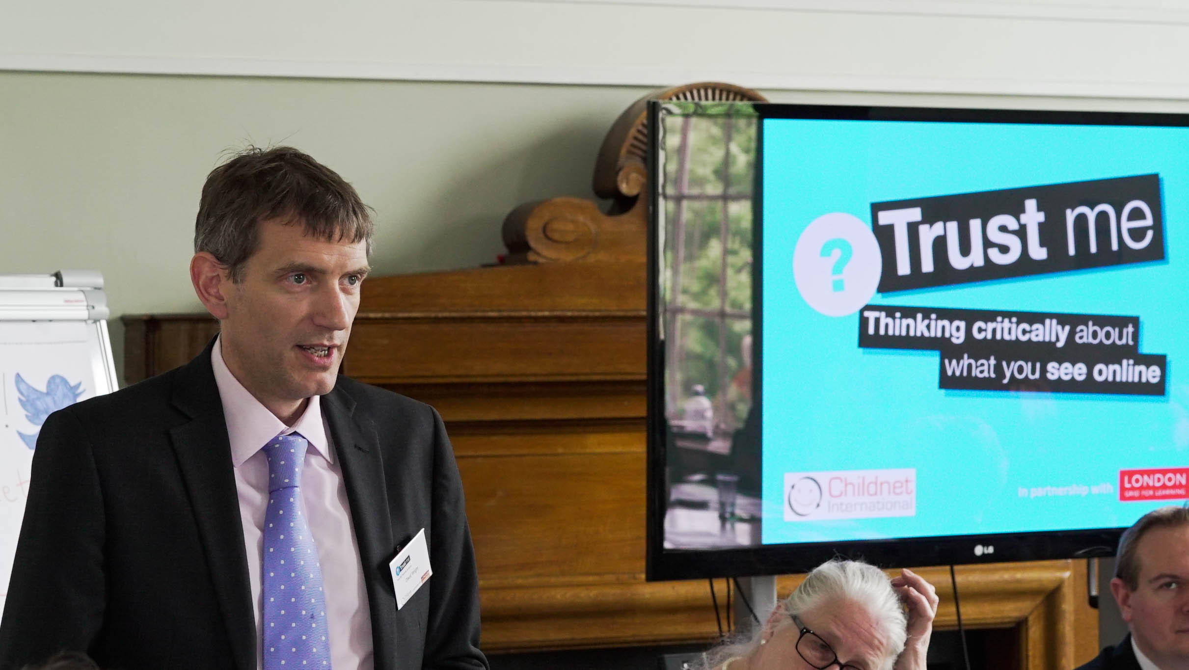 How to define critical thinking image